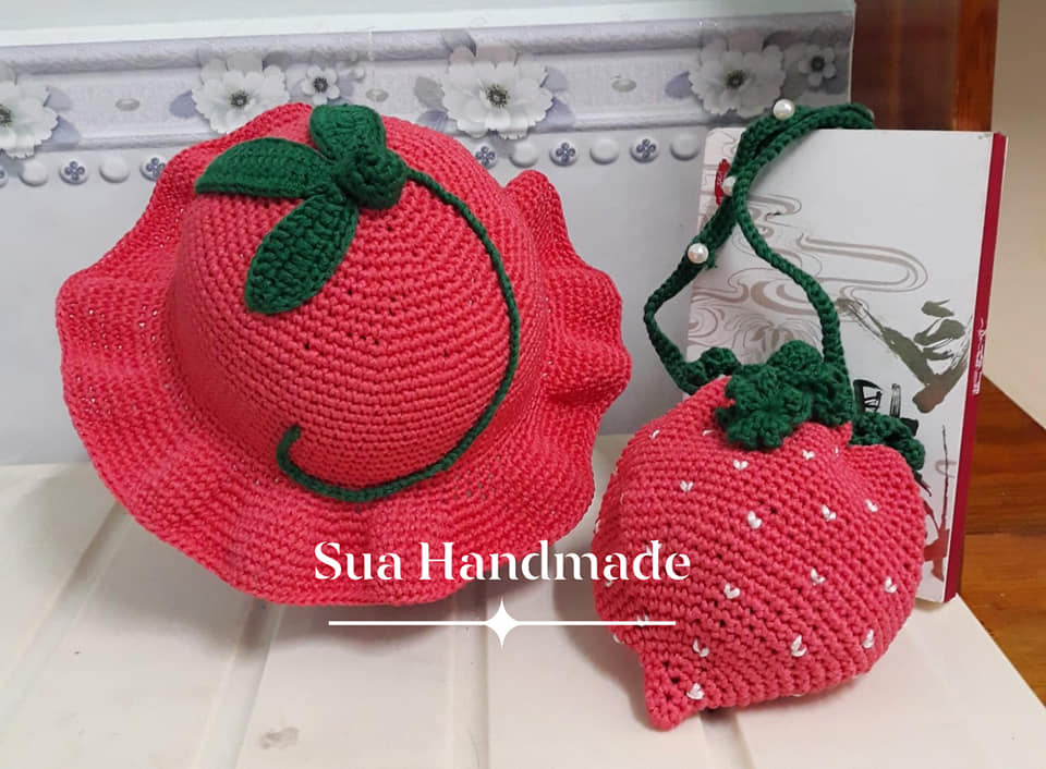 Combo túi và nón handmade hình dâu