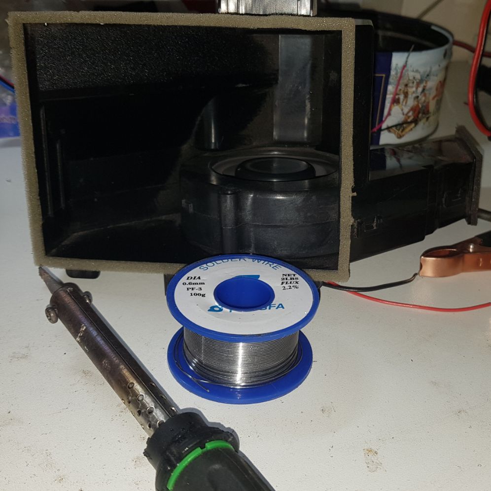 Hộp hút khói chì hàn 12-24V tự chế.