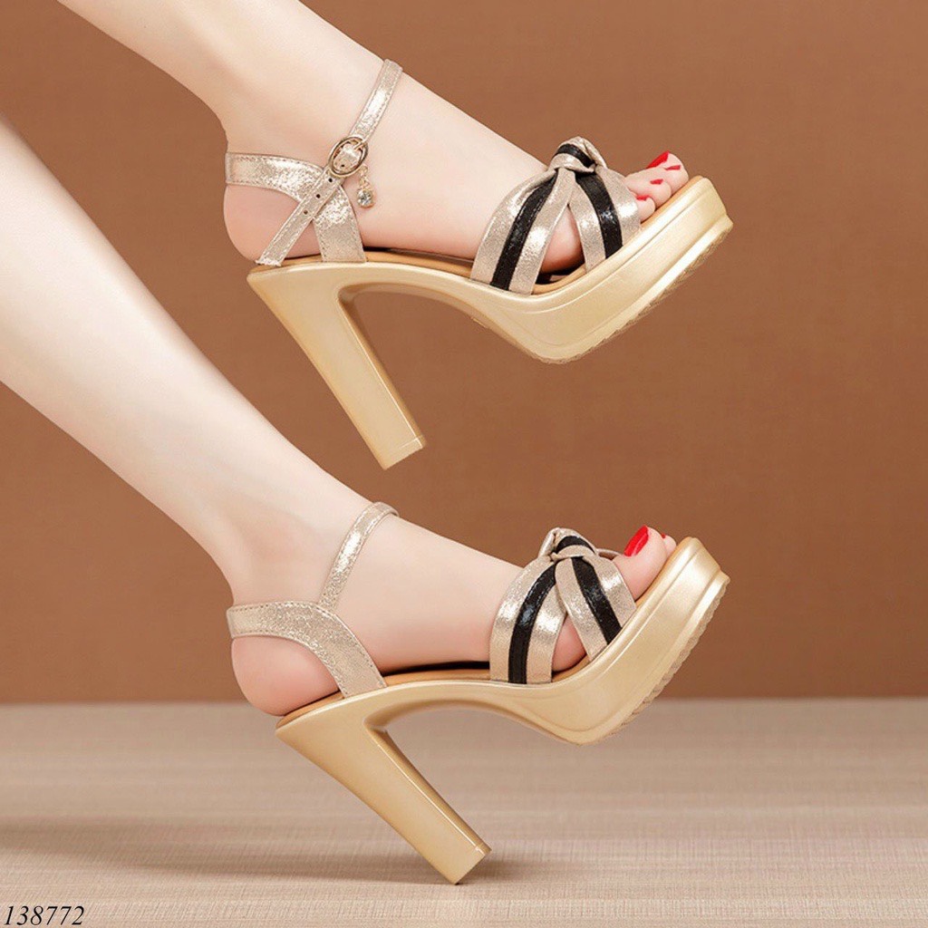 High Heels with Bows in a Beautiful Color Combination