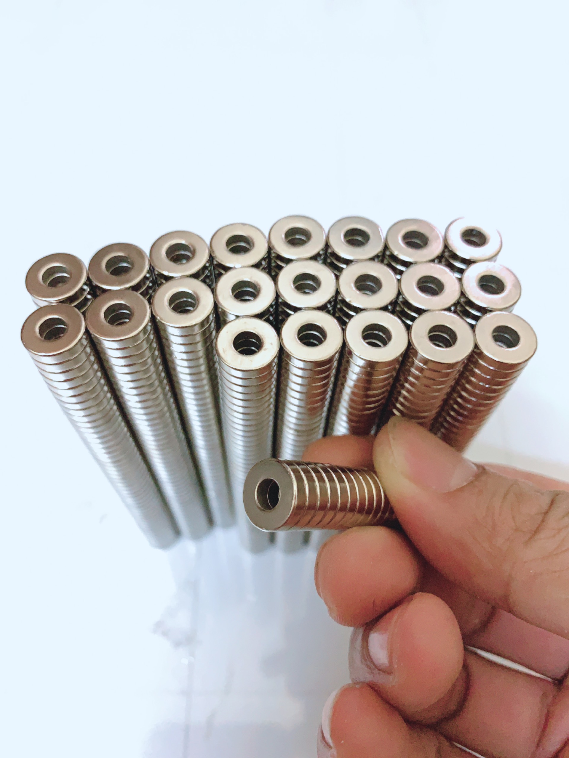 Nam châm câu cá có lỗ bắt vít kích thích 8x3 lỗ vát