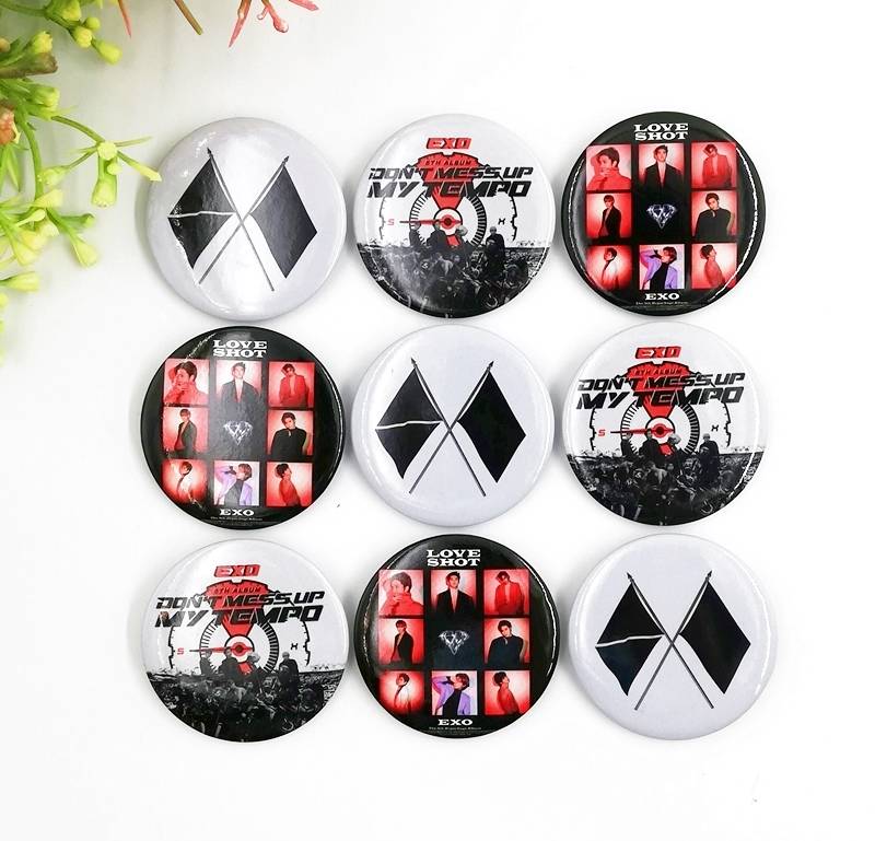 Set 2 huy hiệu cài áo EXO