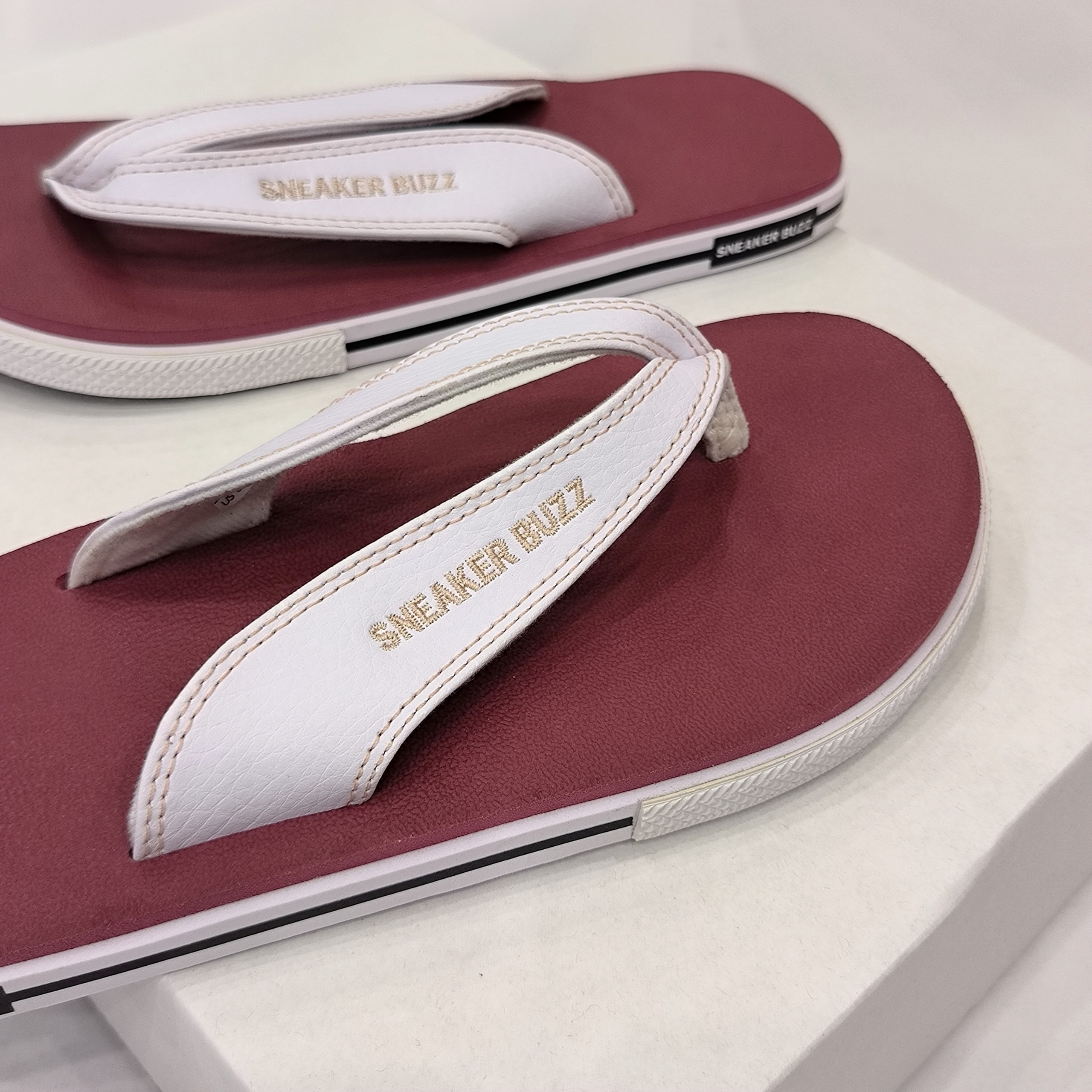 Dép Sneaker Buzz đỏ trầm quai trắng xỏ ngón