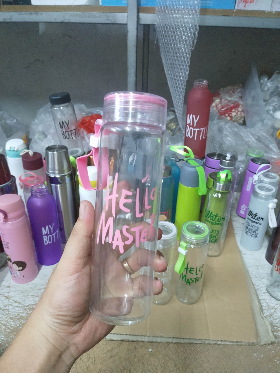 Bình Thuỷ Tinh Trong In Chữ Hello Master 420 ml