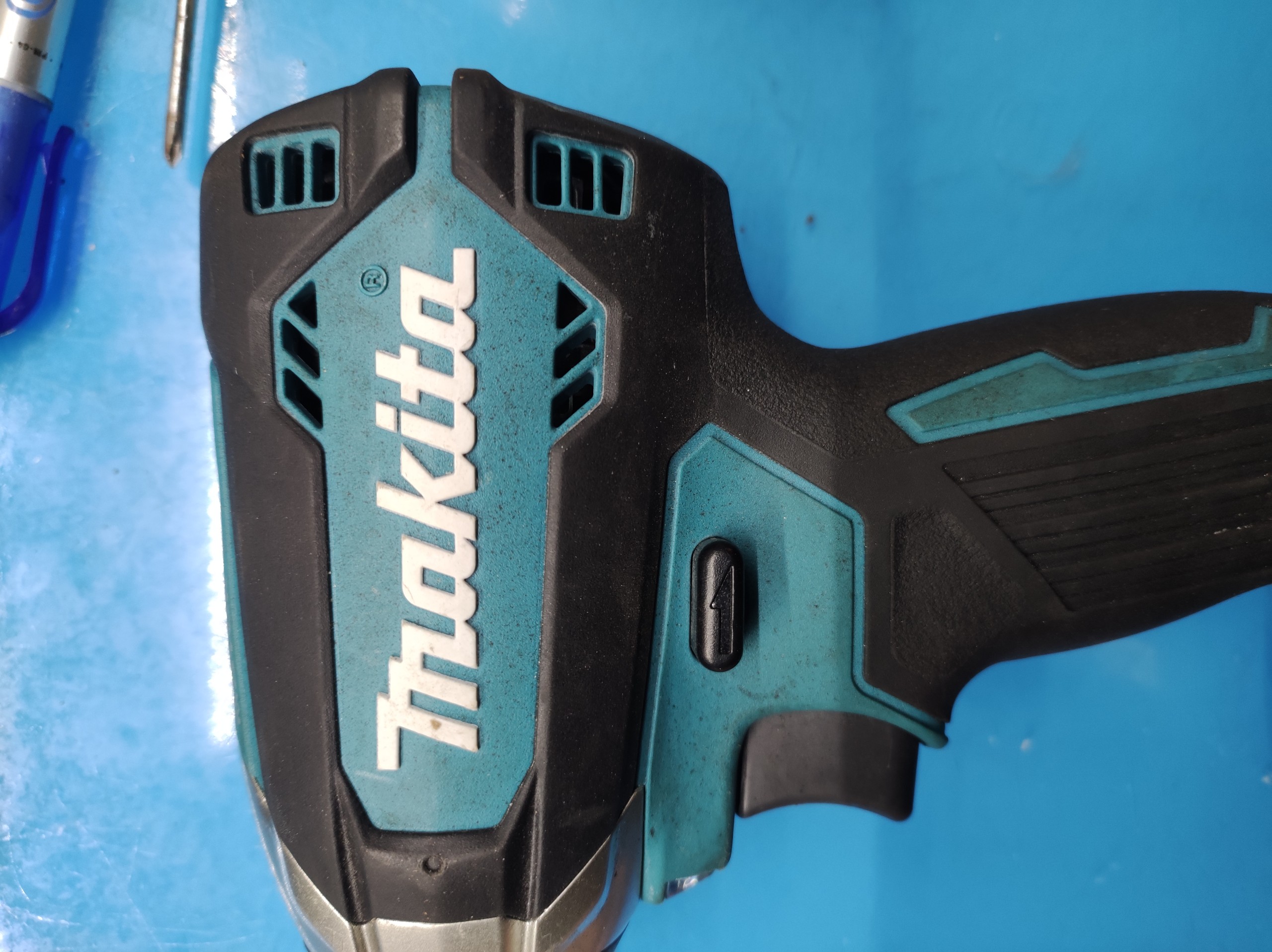 Body Máy bắt vít Makita XDT13 ( hàng USA)