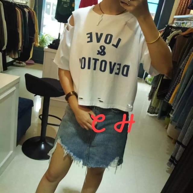 Áo croptop LOVE & ADEVOTION hở vai CHU0203