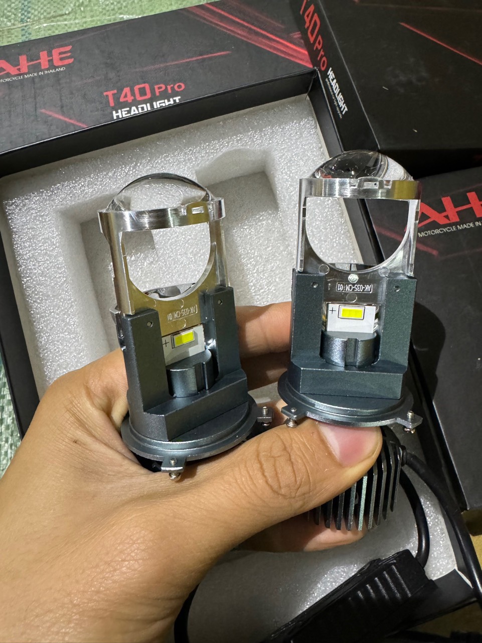 Đèn pha led bi cầu mini t40 pro chân h4 công xuất 45w lắp ô tô, xe máy