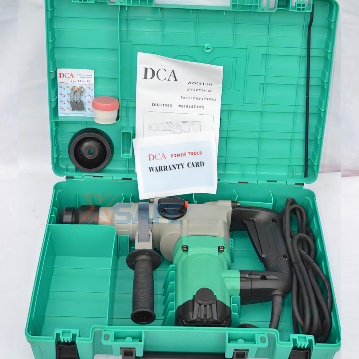Máy khoan đục bê tông cầm tay DCA AZC04-30 công suất 960W, đường kính mũi khoan tối đa: 30mm, mũi đục: 14mm, tốc độ không tải: 1000 lần /phút