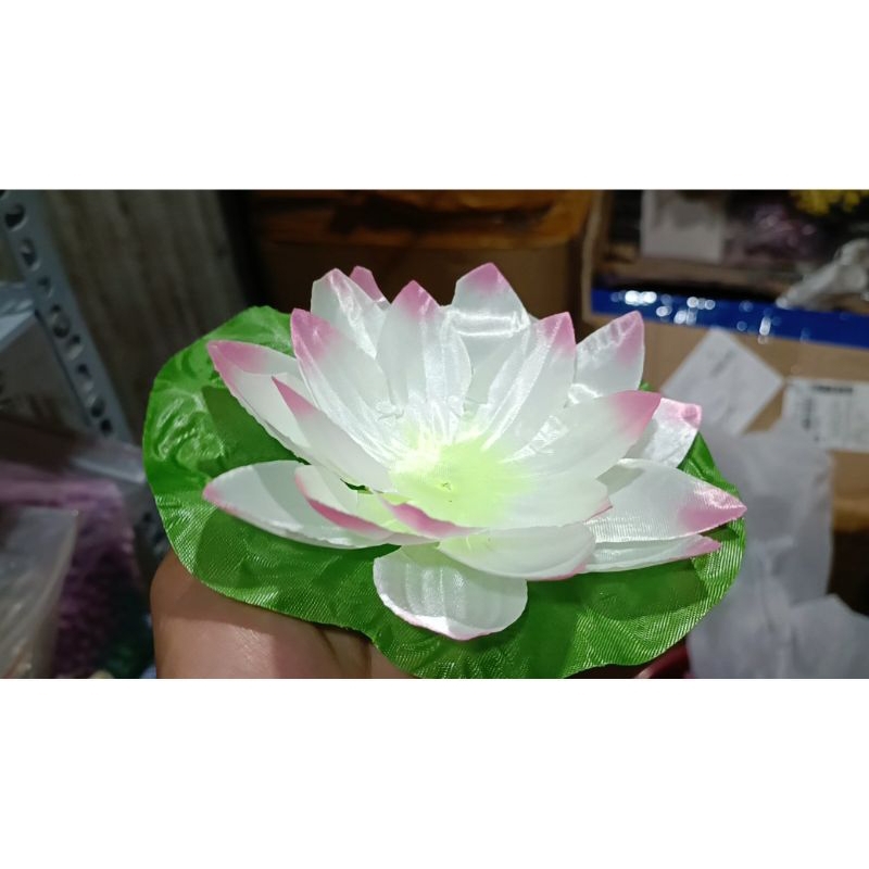 Đèn hoa đăng bông sen