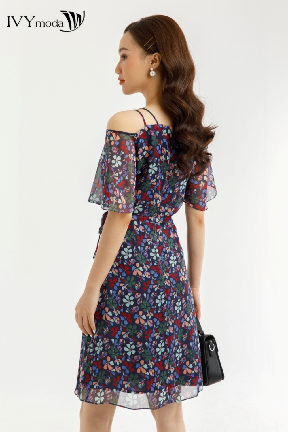 Đầm lụa lệch vai IVY moda MS 48M7545