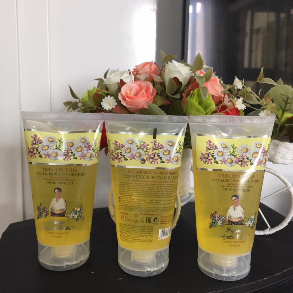 SỮA RỬA MẶT BÀ GIÀ NGA TINH CHẤT HOA CÚC 150 ML