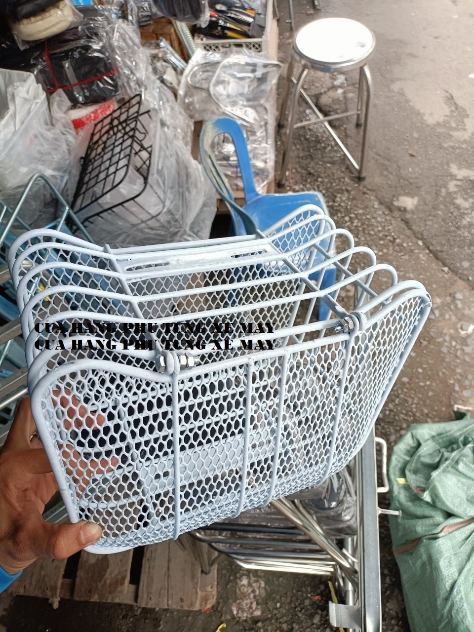 Rổ trước xe Scoopy có nắp đậy