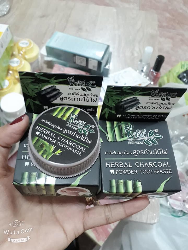 Bột than tre trắng răng HERBAL CHARCOAL Thái Lan