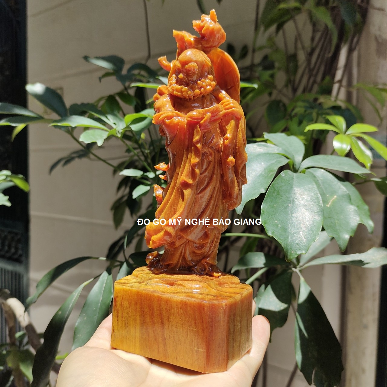 Tượng đạt ma sư tổ gỗ huyết long