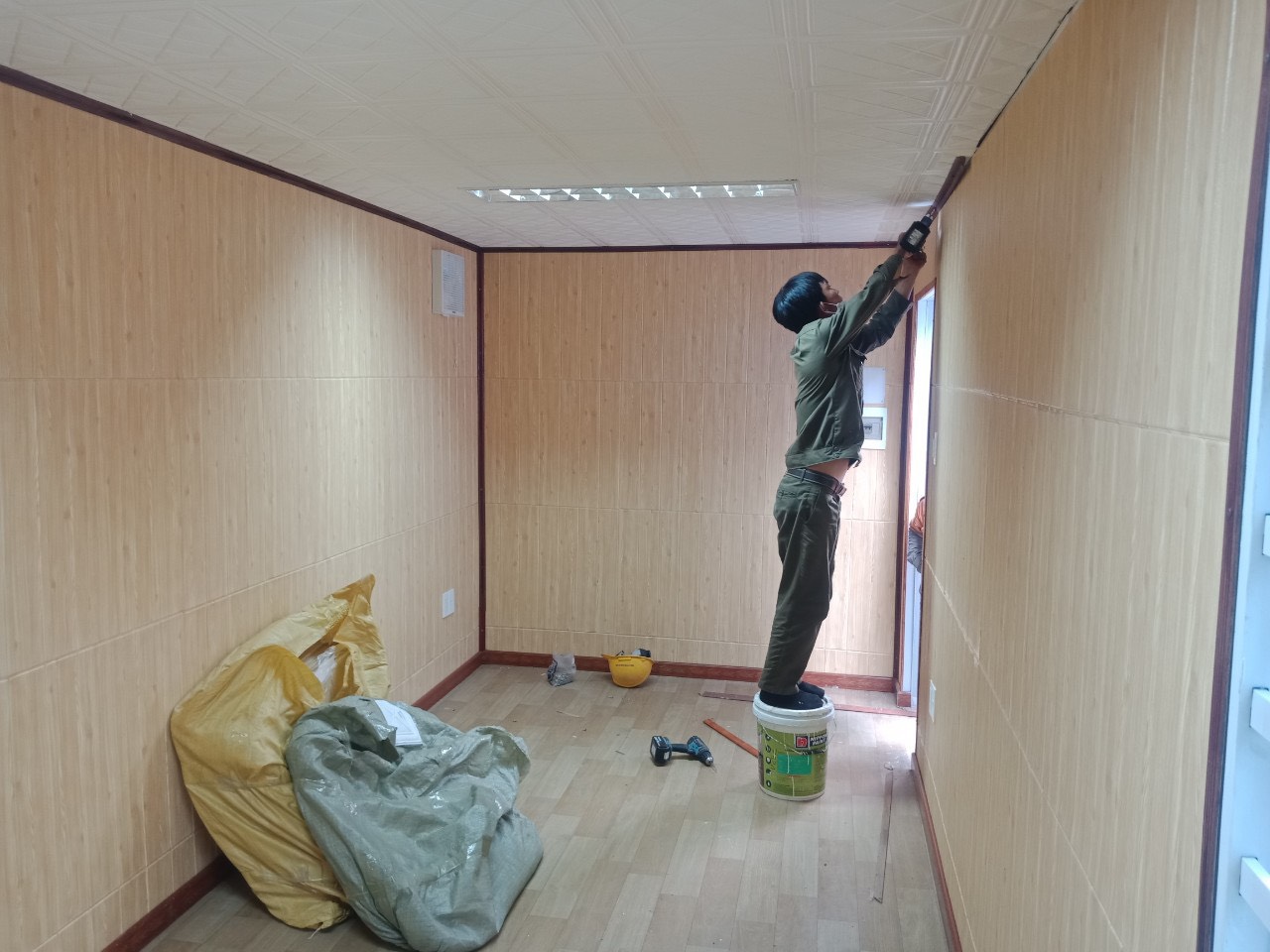 (Bộ 10 Tấm) HCM Sỉ XỐP DÁN TƯỜNG VÂN GỖ GIÁ RẺ - Sẵn Keo
