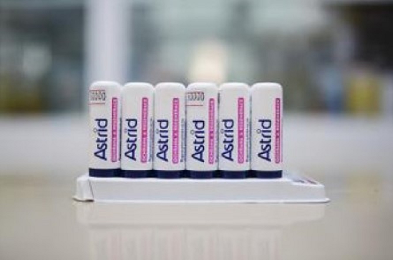 Son nẻ, dưỡng môi mỡ hươu Astrid 4.8g trắng (chuẩn Séc)
