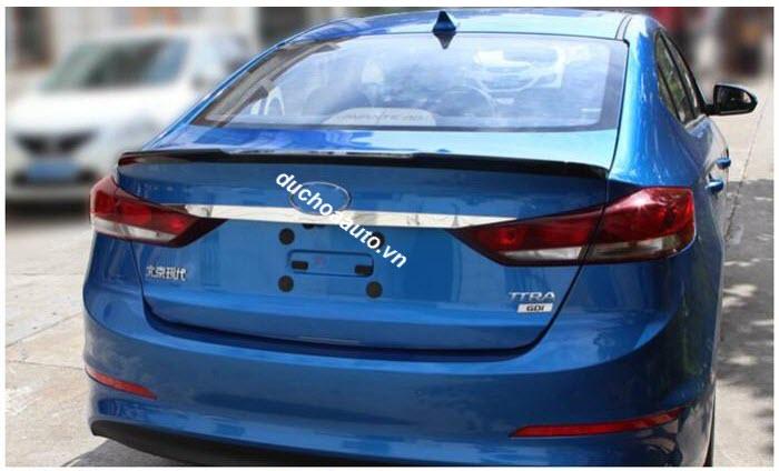 Ốp tay mở cốp hyundai elantra 2016-2019