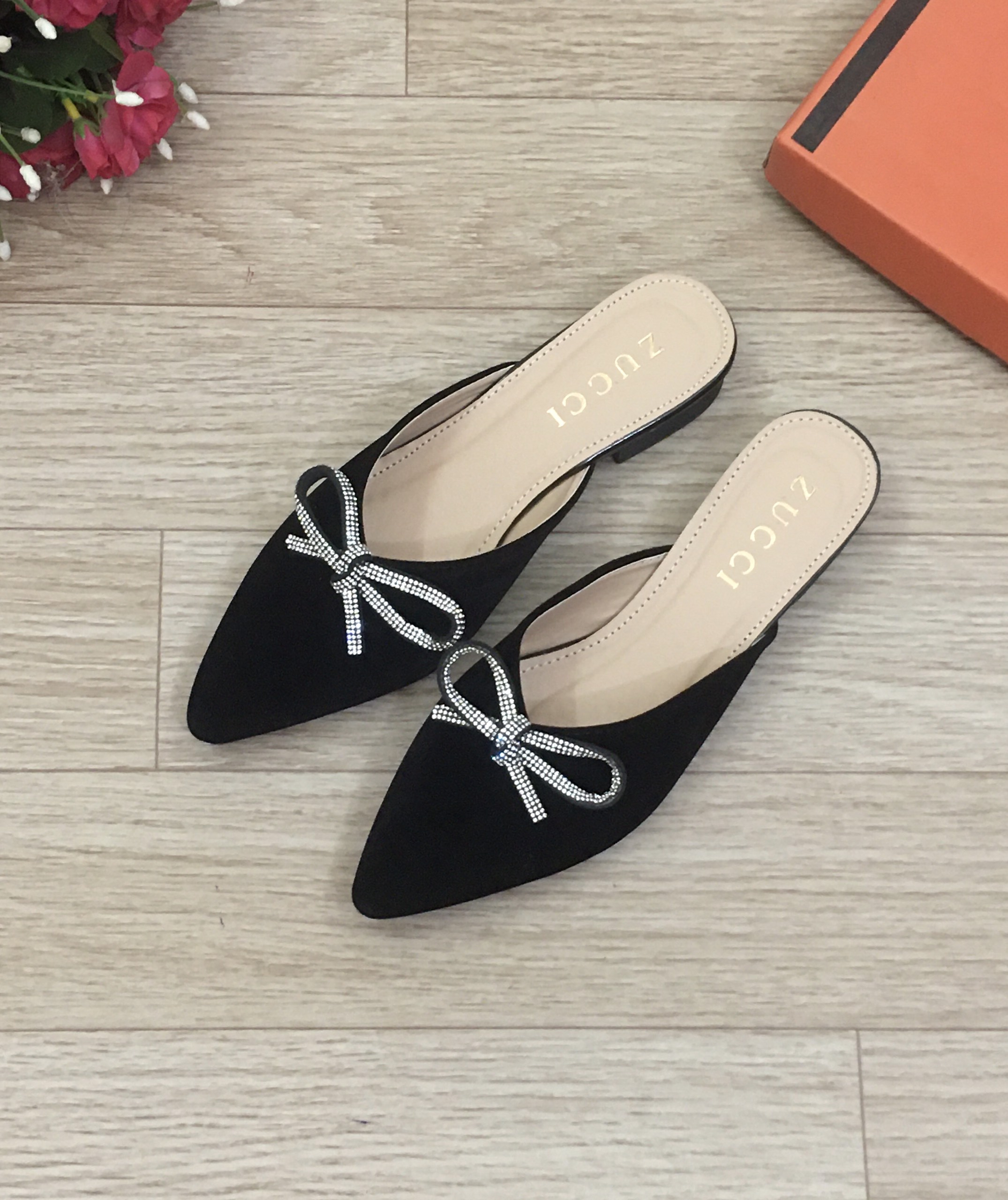 Dép sục nữ phối nơ đá nhỏ êm chân