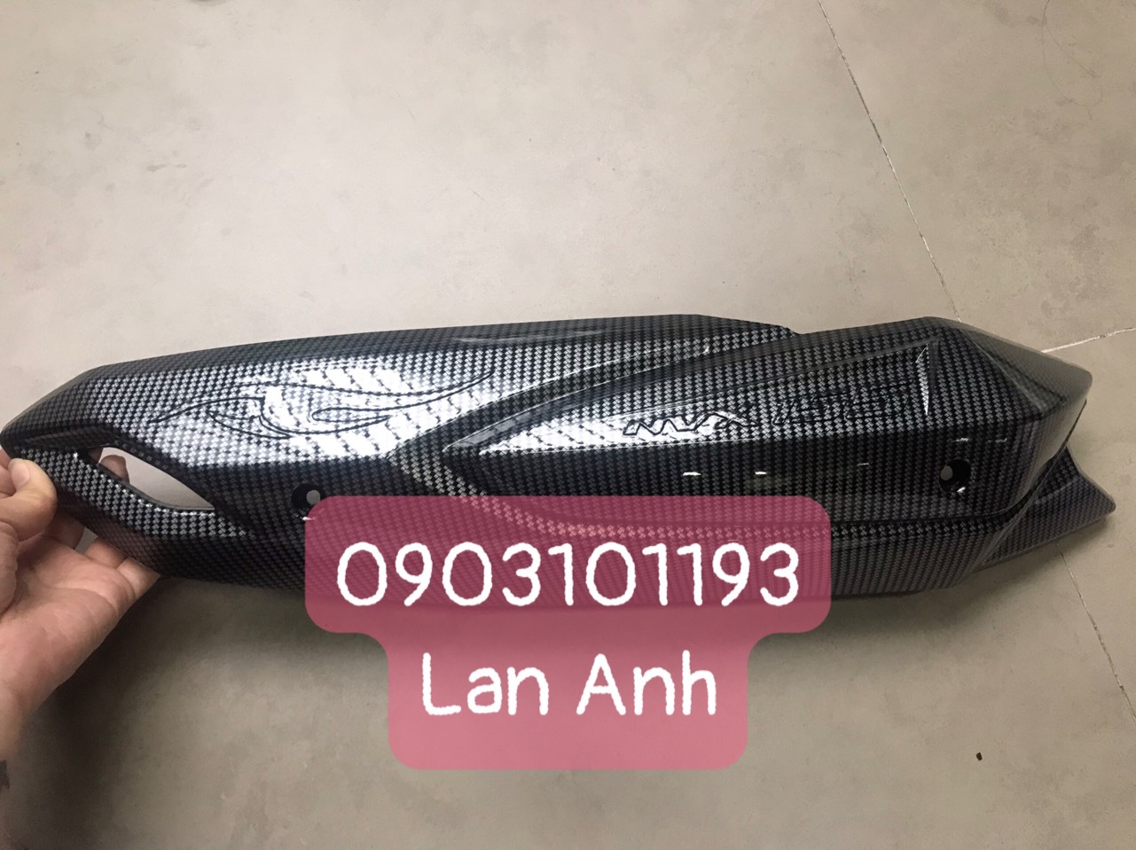 Ốp pô Bát pô Chê pô cacbon xe NVX 155c đời 2017-2020 và 2021-2024 Giá chưa bao gồm ốc gắn kèm theo.