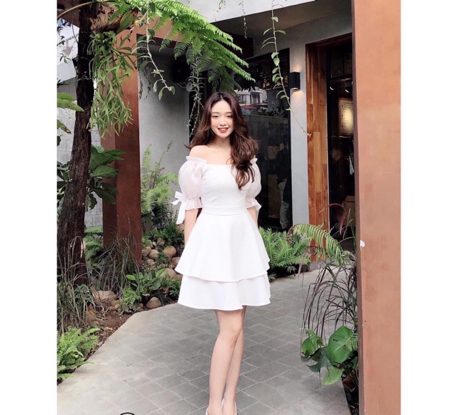 Đầm trắng tầng tay voan