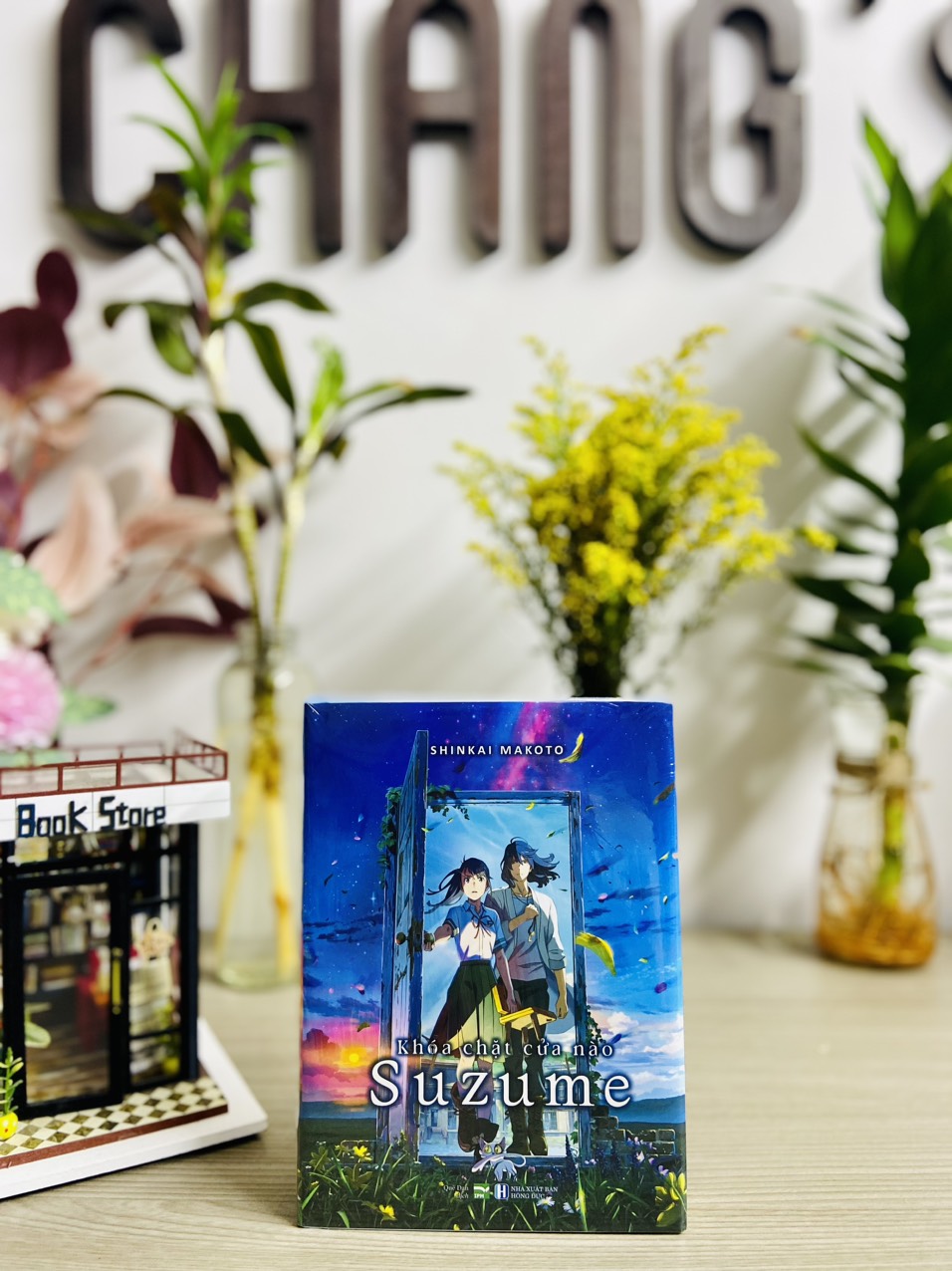 Sách Khóa Chặt Cửa Nào Suzume - Chang Book