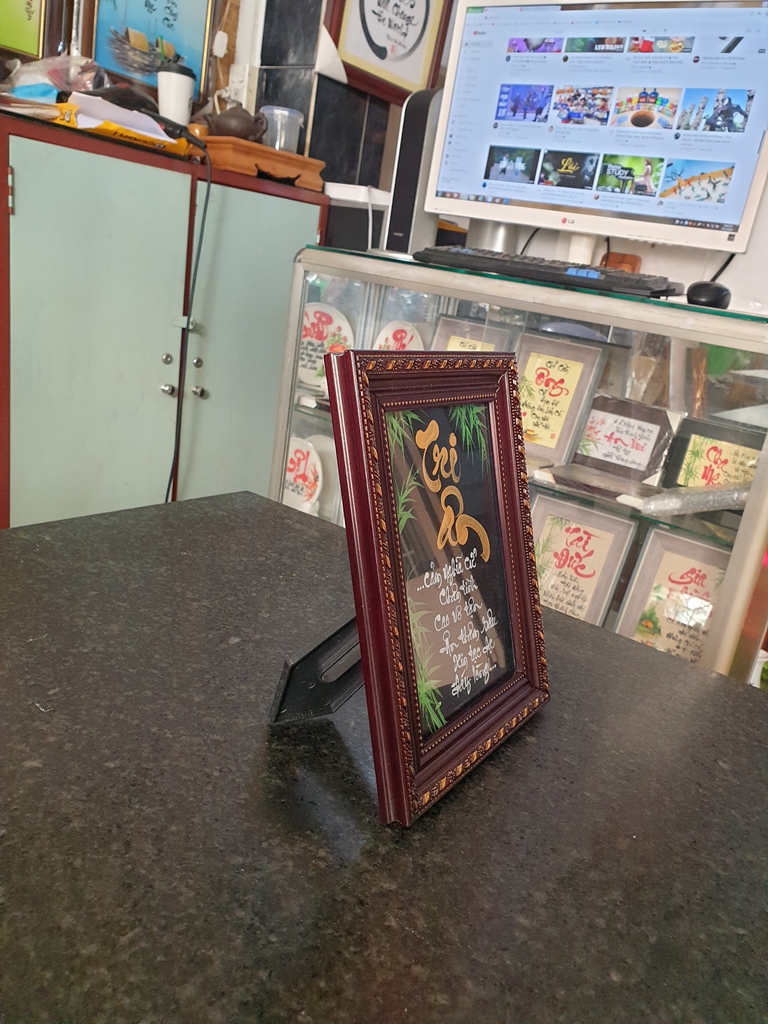 Tranh Thư pháp để bàn chữ Tri Ân 18x23