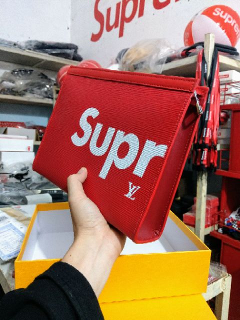 Clutch cầm tay Supreme