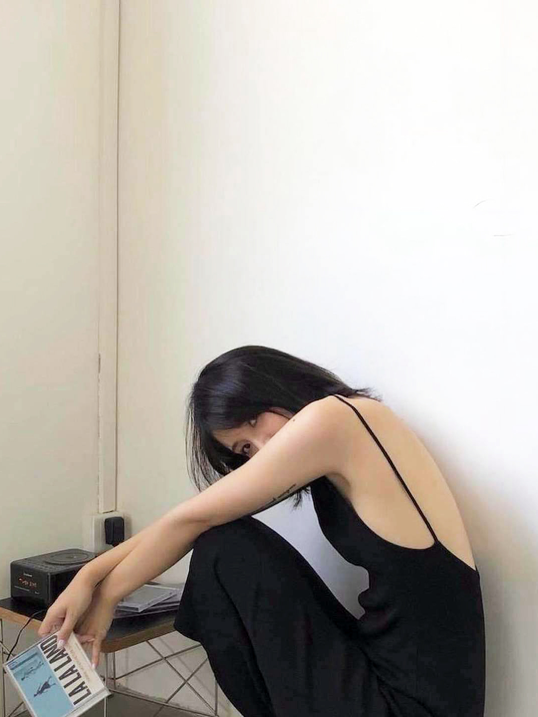 Đầm body cổ thuyền hở lưng sang chảnh