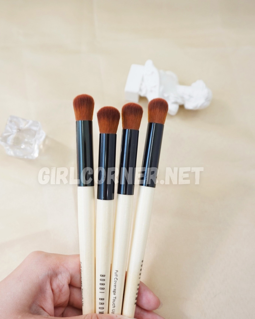 Cọ che khuyết điểm Bobbi Full Coverage Touch Up