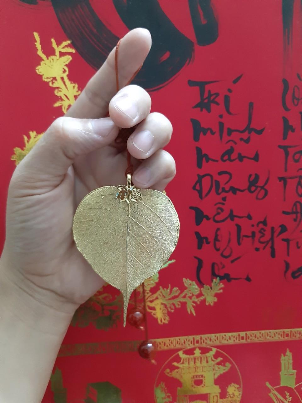Lá Bồ Đề dát vàng treo xe ô tô