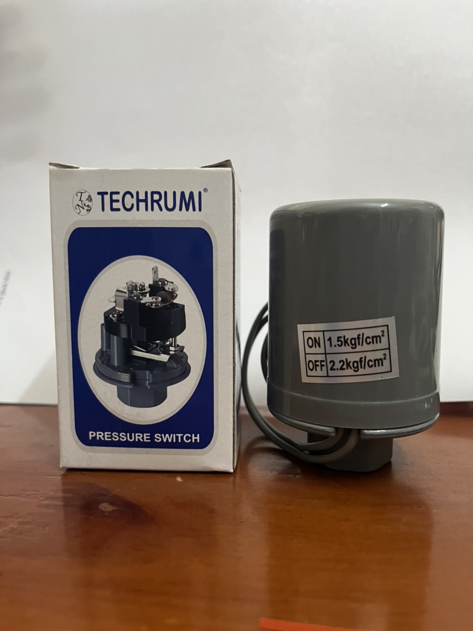 Rơ Le Máy Bơm Tăng Áp Hiệu Techrumi ( Ren trong 17mm )