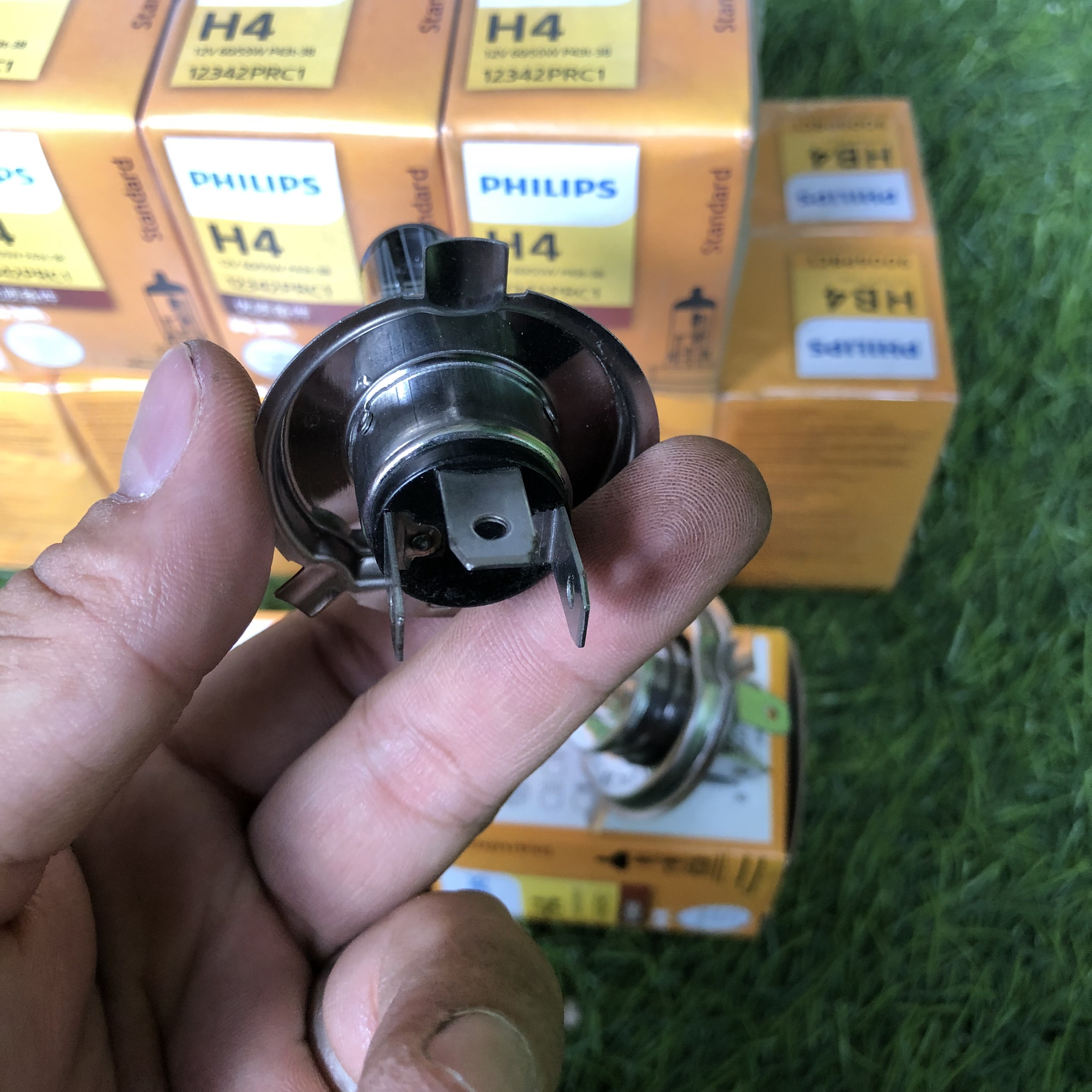 BÓNG ĐÈN PHA COS Ô TÔ CHÂN H4 12V