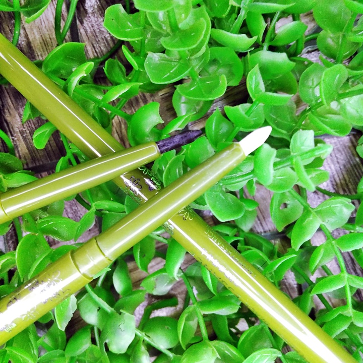 [HCM]Kẻ Mắt Sáp Essence Pencil Xanh – HUKB488