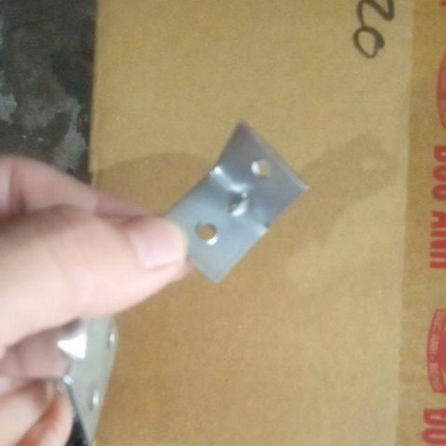 Set 20 chiếc ke góc vuông 2 lỗ và 4 lỗ