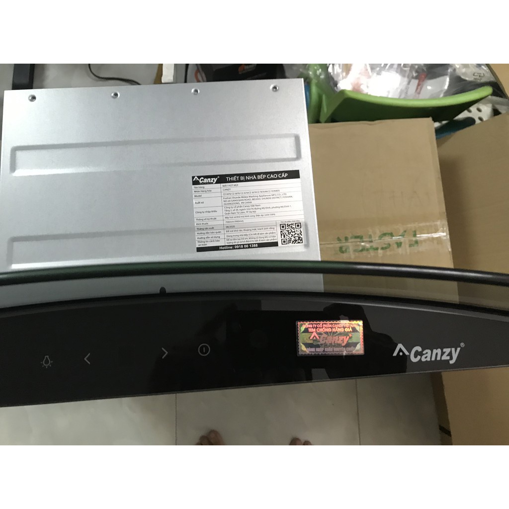 Máy hút mùi kính cong Canzy CZ 70BDS (Điều khiển cảm ứng, Kích thước 70cm, Bảo Hành  36 Tháng)