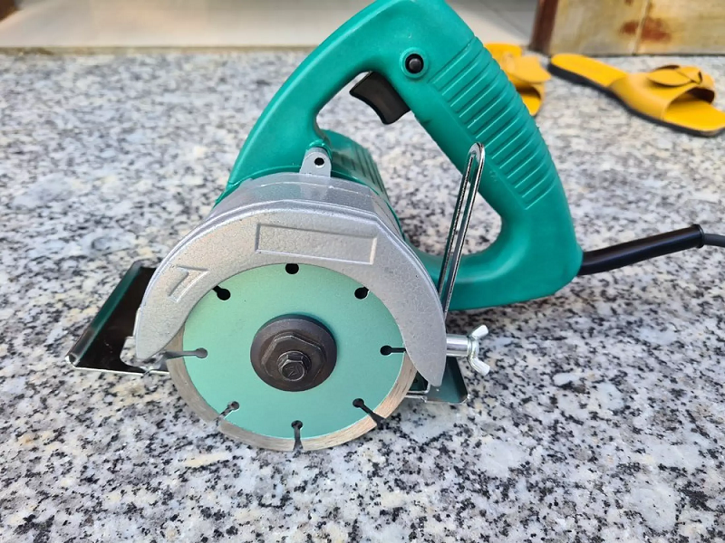 Máy cắt gạch và gỗ