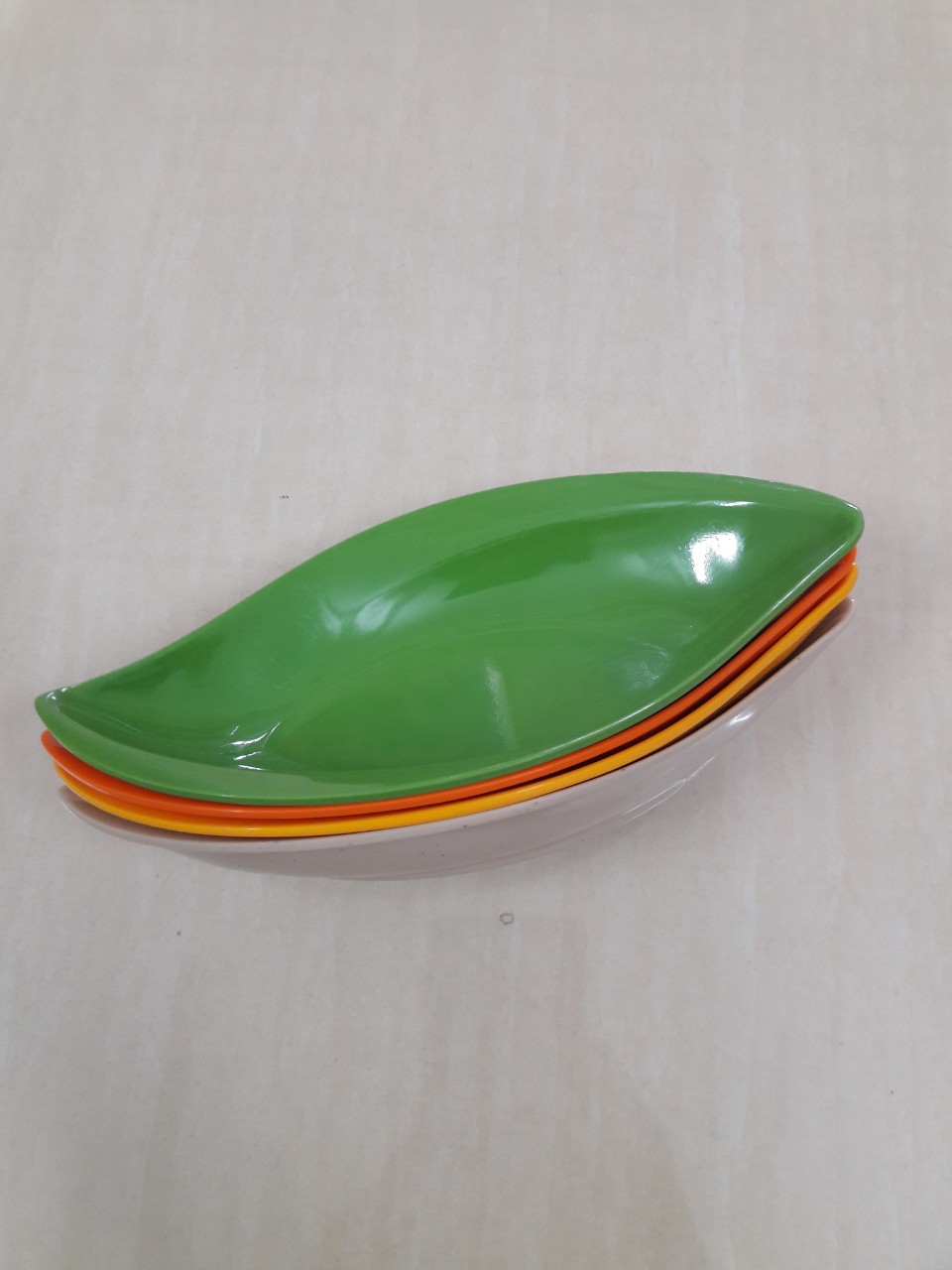Dĩa chiếc lá melamine đủ 4 màu dày dặn (01) (Ảnh thật)