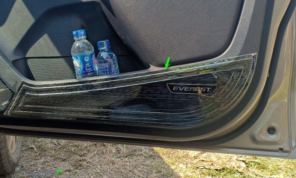 Ốp chống xước tapi, táp li cửa Ford Everest 2016-2022