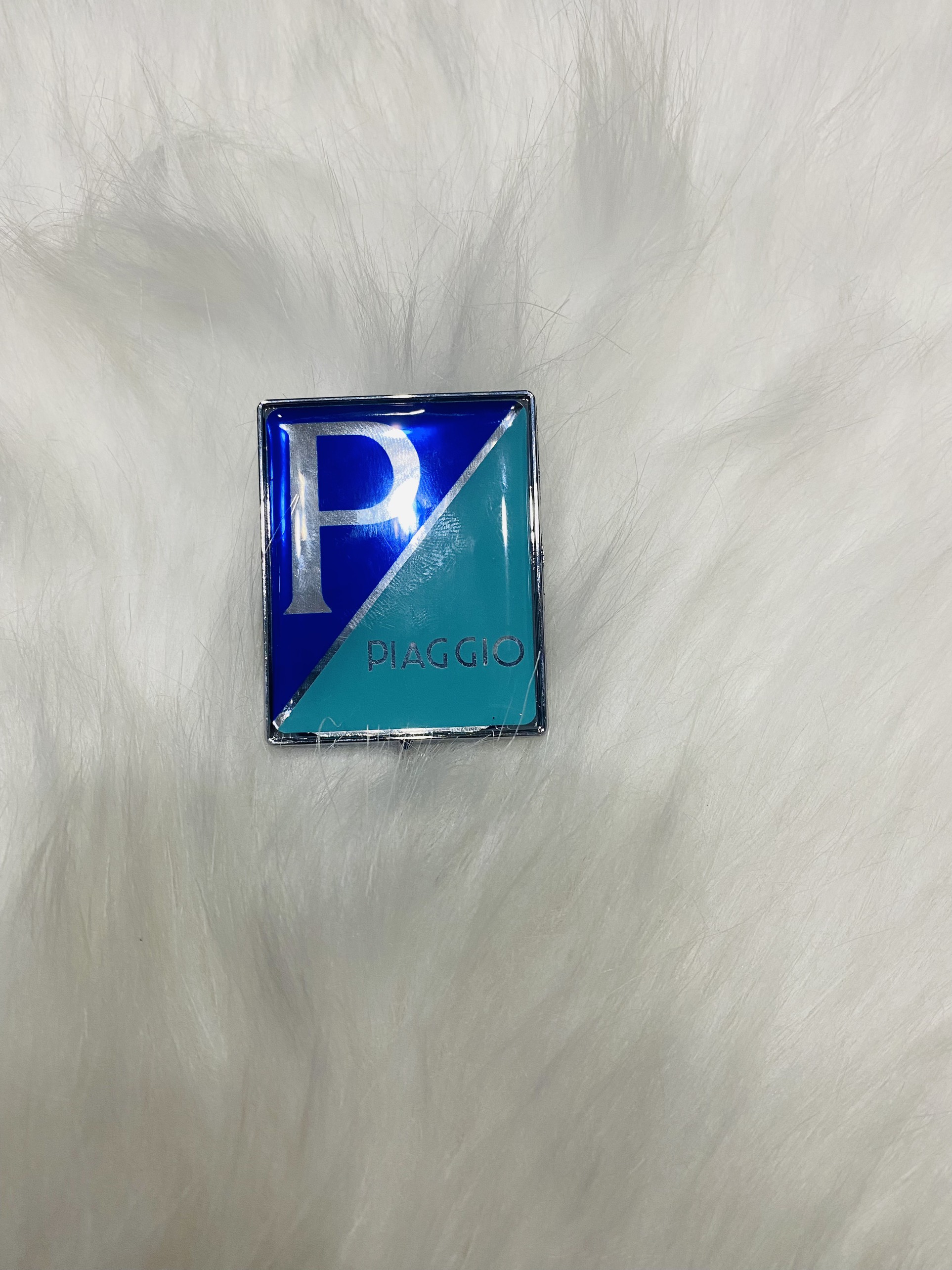 Logo gắn mặt nạ xe Vespa Piaggio zin thái siêu nét