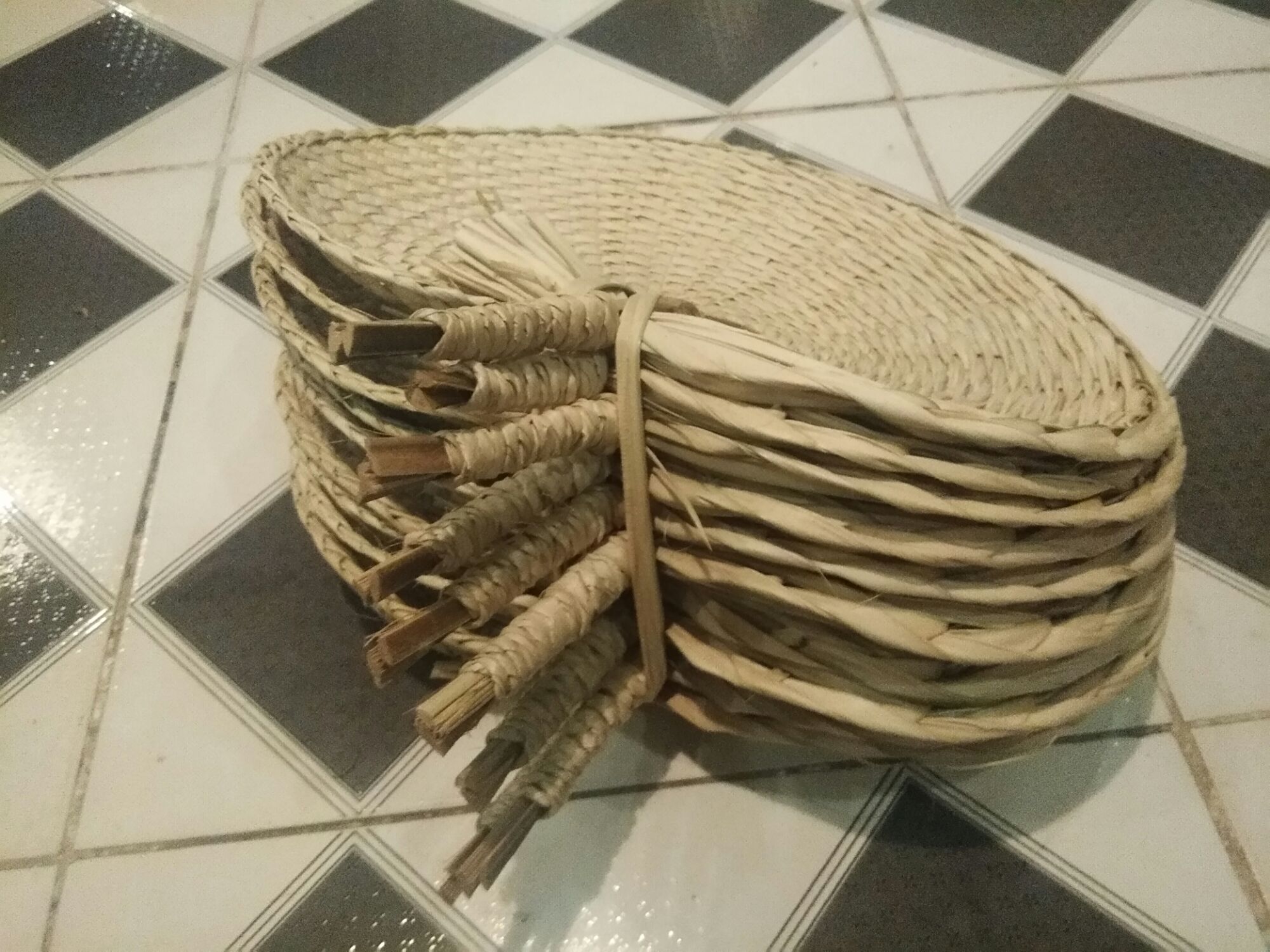 Quạt nan lá cọ truyền thống