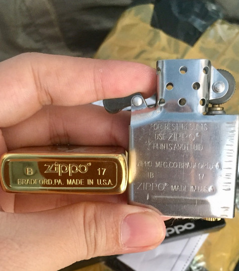 Bật Lửa Zippo Màu vàng họa tiết Chó Sói- Ruột Trắng