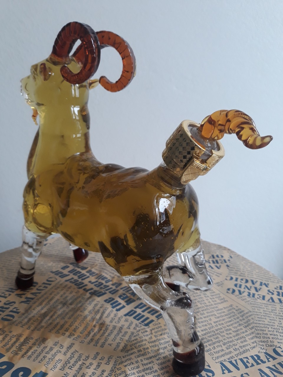 Bình đựng rượu hình con dê