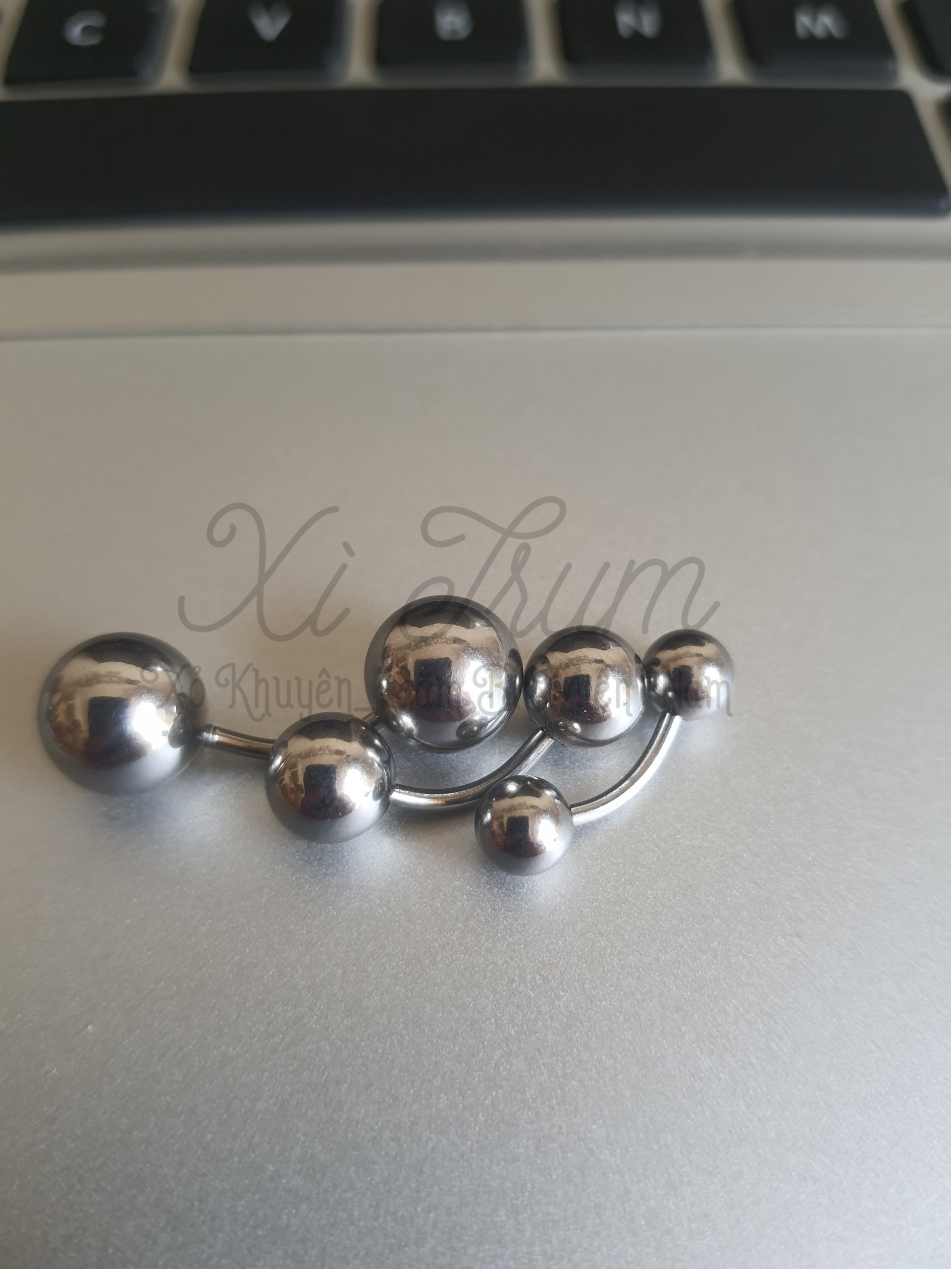 01 Khuyên chuỳ CONG bi INOX cho Nam ( KHÔNG KÈM KIM XỎ )