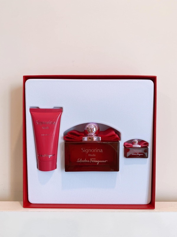 salvatore ferragamo pour femme set