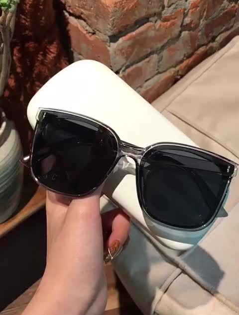 Kính râm thời trang Unisex dành cho mọi lứa tuổi Kr015