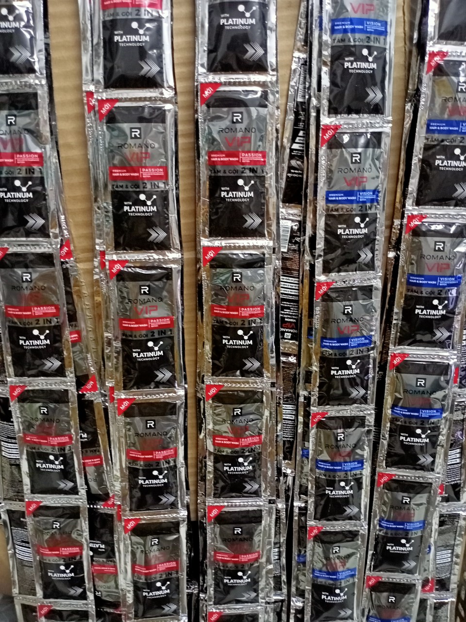 Set 50 gói dầu gội Romano 5g (Xanh lá  - Đỏ - XANH  -)