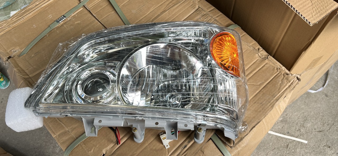 1 cái đèn pha chiến thắng 808