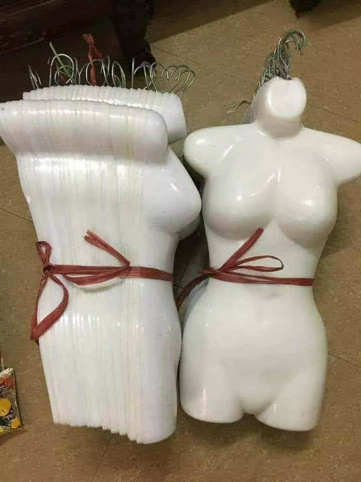 Manocanh máng nhựa kèm móc