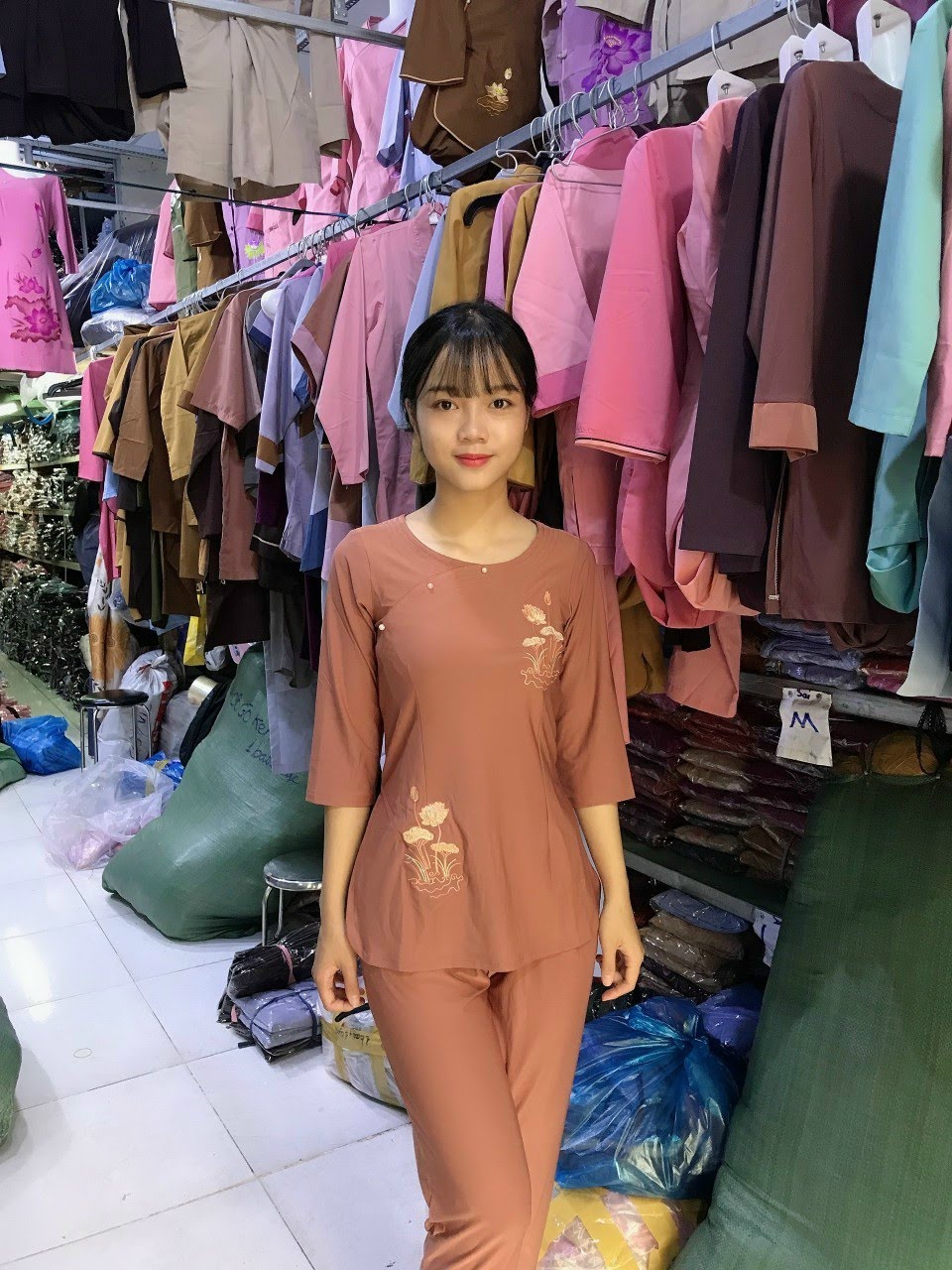 Đồ lam đi chùa, đồ phật tử nữ mẫu Xẩm thun