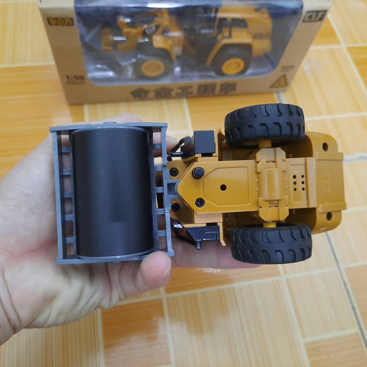 Xe lu đất đồ chơi trẻ em bằng sắt mô hình tỉ lệ 1:50