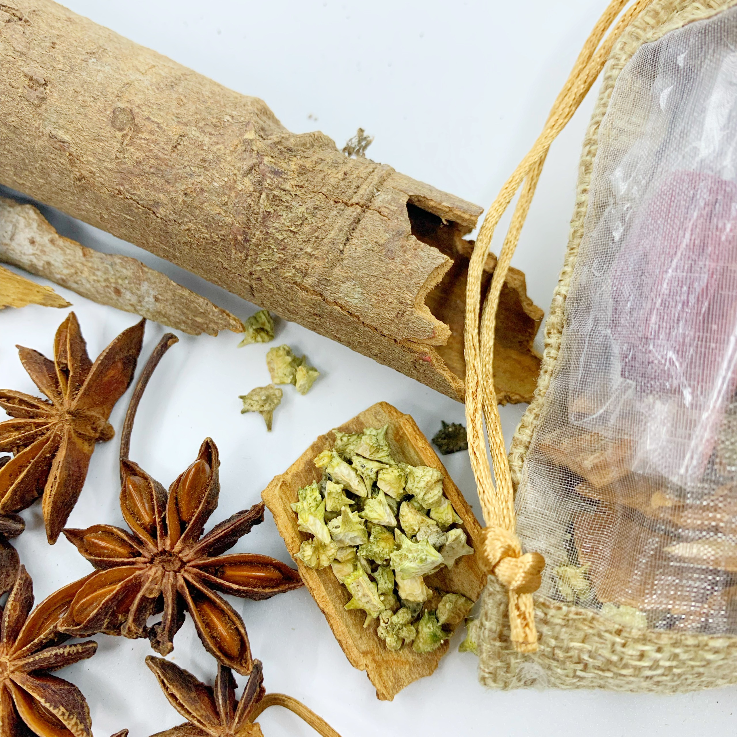 Túi Thơm May Mắn Bình An - Quế Hồi Chu Sa